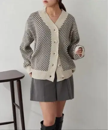 재규어 니트 가디건