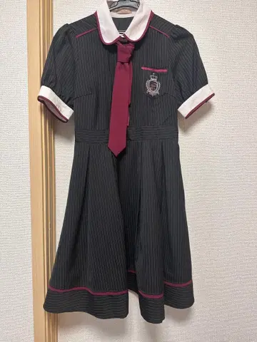 Amavel Crown Marin 스트라이프 셔츠 원피스 블랙