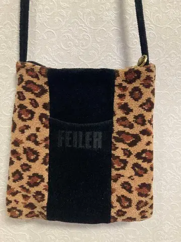 페이 숄더백 레오파드 무늬