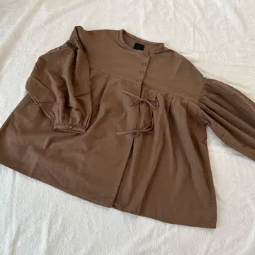 늑대와 올빼미 코튼 긴팔 블라우스 노카라 브라운