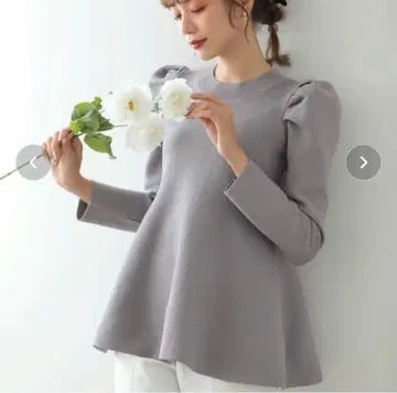 MERAKI 퍼프 슬리브 페플럼 니트탑