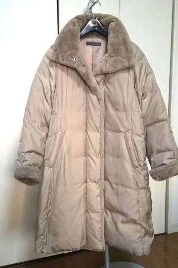 디노스 베이지 롱 다운 자켓