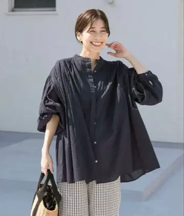 어반 리서치 코튼 보일 개더 블라우스