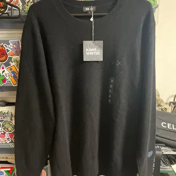 유니클로 x 카우스 캐시미어 100 크루넥 스웨터