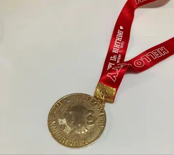 헬로키티 17주년 기념 메달 2