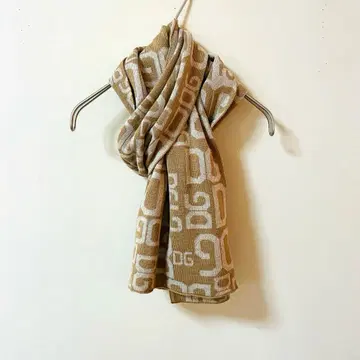 컨디션 최상 D&G 돌체&가바나 리버서블 머플러 로고