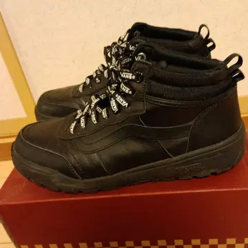 VANS 블랙 하이컷 스니커즈