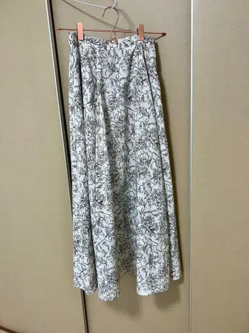 나이로 투톤 플라워 플레어 롱 스커트 꽃무늬