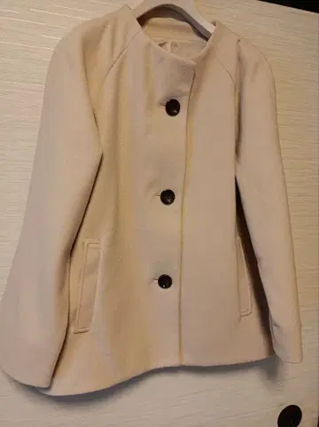 라이트 베이지 노카라 숏코트