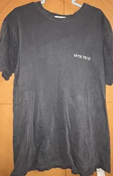 다크 그레이 T셔츠