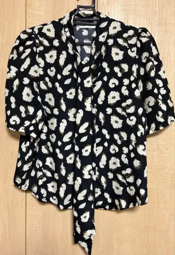 [ 설명용 ] CHILLE 레오파드 무늬 보타이 블라우스