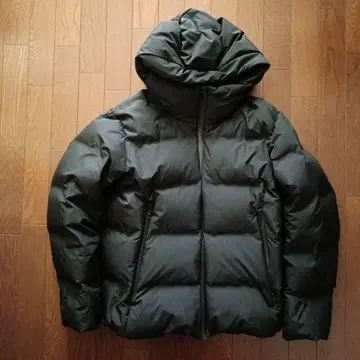 유니클로 심리스 다운 후드티 (3D 컷) L 사이즈 블랙