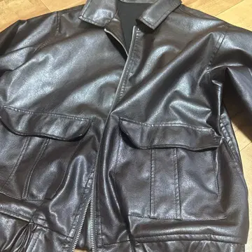 다크 브라운 가죽 자켓