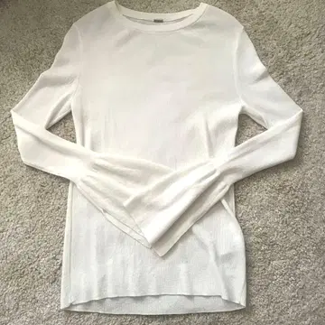 [ 새상품급 ] Mila Owen 플레어 슬리브 니트 화이트