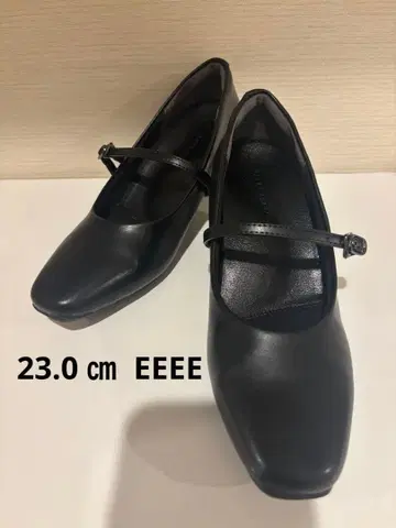 스트랩 포함 블랙 펌프스