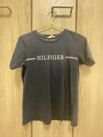 TOMMY HILFIGER 네이비 T셔츠 XS