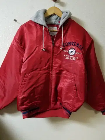 미. CONVERSE 나일론 충전솜 스타디움 후드 부착 점퍼