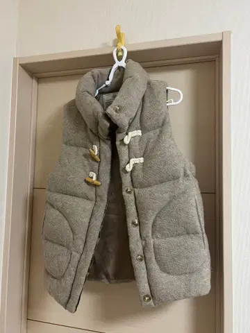 LVS 베이지 다운 베스트 후드 부착