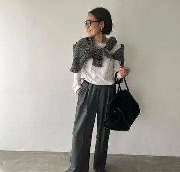 MIESROHE 미스 로에 라메 샤기 크루 가디건 아야 카네코 착용