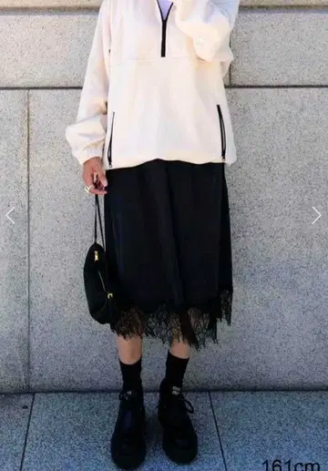 마차트 레이스 새틴 스커트 (네이비)