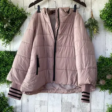 평평하게 놓았을 때 가슴 너비 57, 소매 폭 21