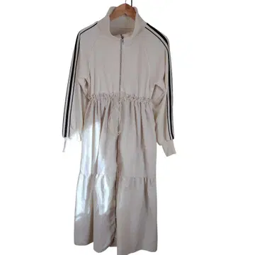 LOWRYSFARM 트랙 도킹 원피스 아이보리