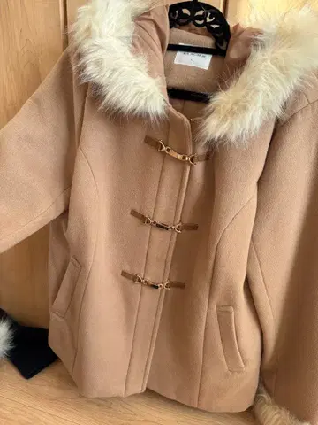 베이지 더플 코트 퍼 포함