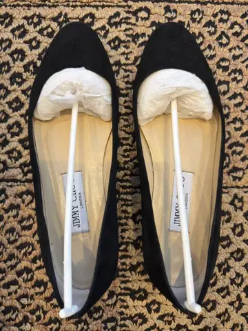 JIMMY CHOO 블랙 플랫슈즈