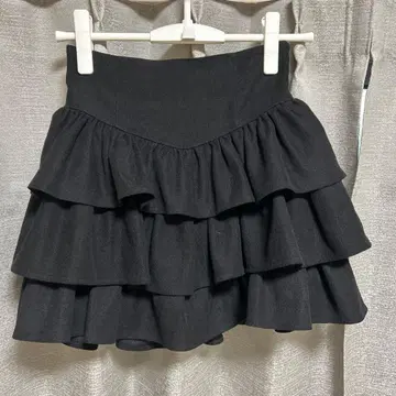 Lovilyn -5kg 삼단 프릴 미니 스커트 블랙