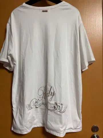 Rady 자수 화이트 T셔츠