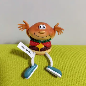 niko and - ryu ambe 앉은 오브제 햄버거 입상