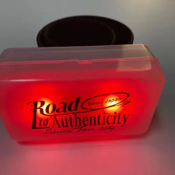 Travis Japan 라이트 팔찌