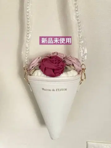 [ 새상품 ] 메종 드 플뢰르 부케 숄더백 화이트