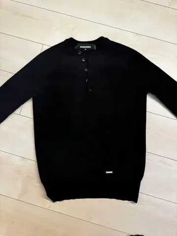 DSQUARED2 블랙 니트 XS 버튼 포함