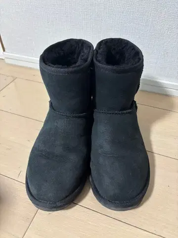 에뮤 EMU Australia 무스탕 블랙