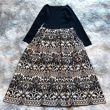 새상품급 2023AW 그레이스 콘티넨탈 플라워 플리츠 니트 원피스