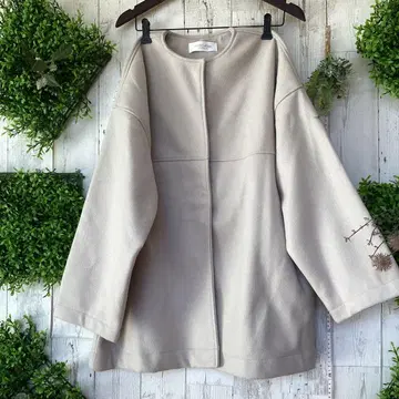 평평하게 놓음 가슴 너비 65 소매 폭 25