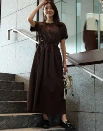 저스길리티 뷔스티에 도킹 원피스 브라운