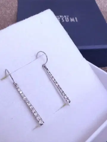 TSUTSUMI 다이아몬드 라인 귀걸이 플라티나