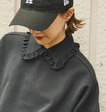 스픽 앤 스팬 프릴 칼라 블라우스