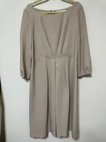 베이지 7부 소매 무릎 기장 원피스 경사