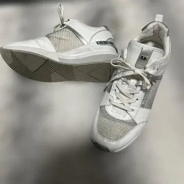 MICHAEL KORS 화이트/실버 스니커즈