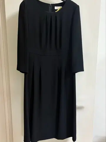 블랙 A라인 원피스 (긴팔 플리츠 디자인) M