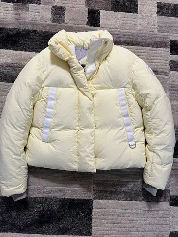 새상품급 캐나다구스 숏 기장 다운 자켓 24시간 이내 발송