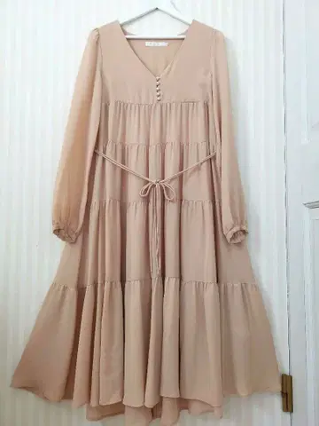 코코딜 베이지 티어드 V넥 롱 원피스 사이즈 2