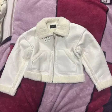 EMODA 화이트 숏 보아 자켓