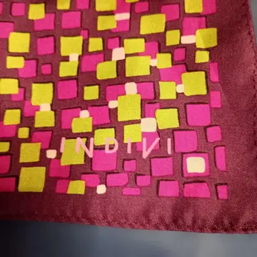 INDIVI 기하학 패턴 실크 스카프