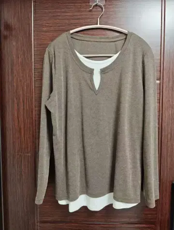 카레색 언더셔츠