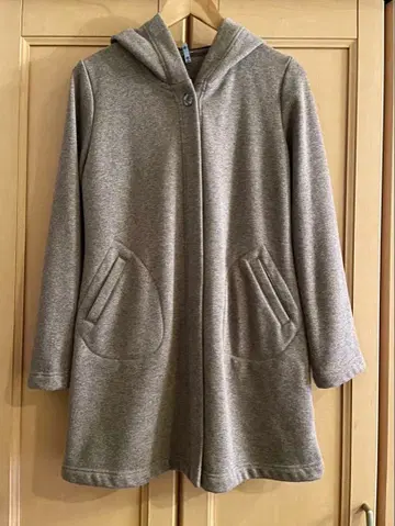 그레이 후드 부착 롱 코트