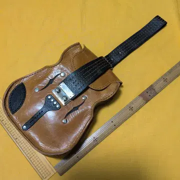 바이올린형 가죽 파우치